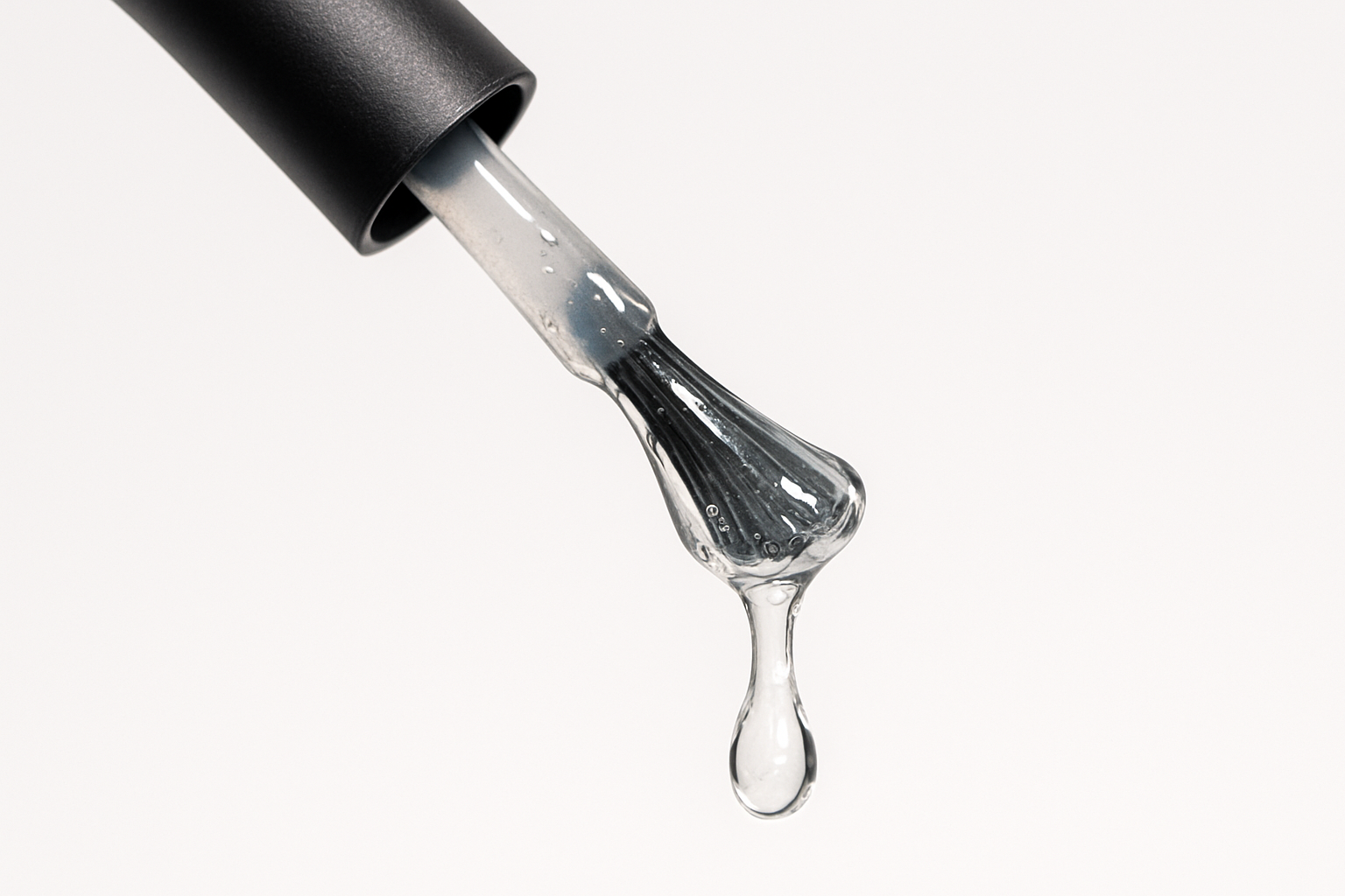 BLULUX CLEAR RUBBER BASE LEACKING FORM THE BRUSH